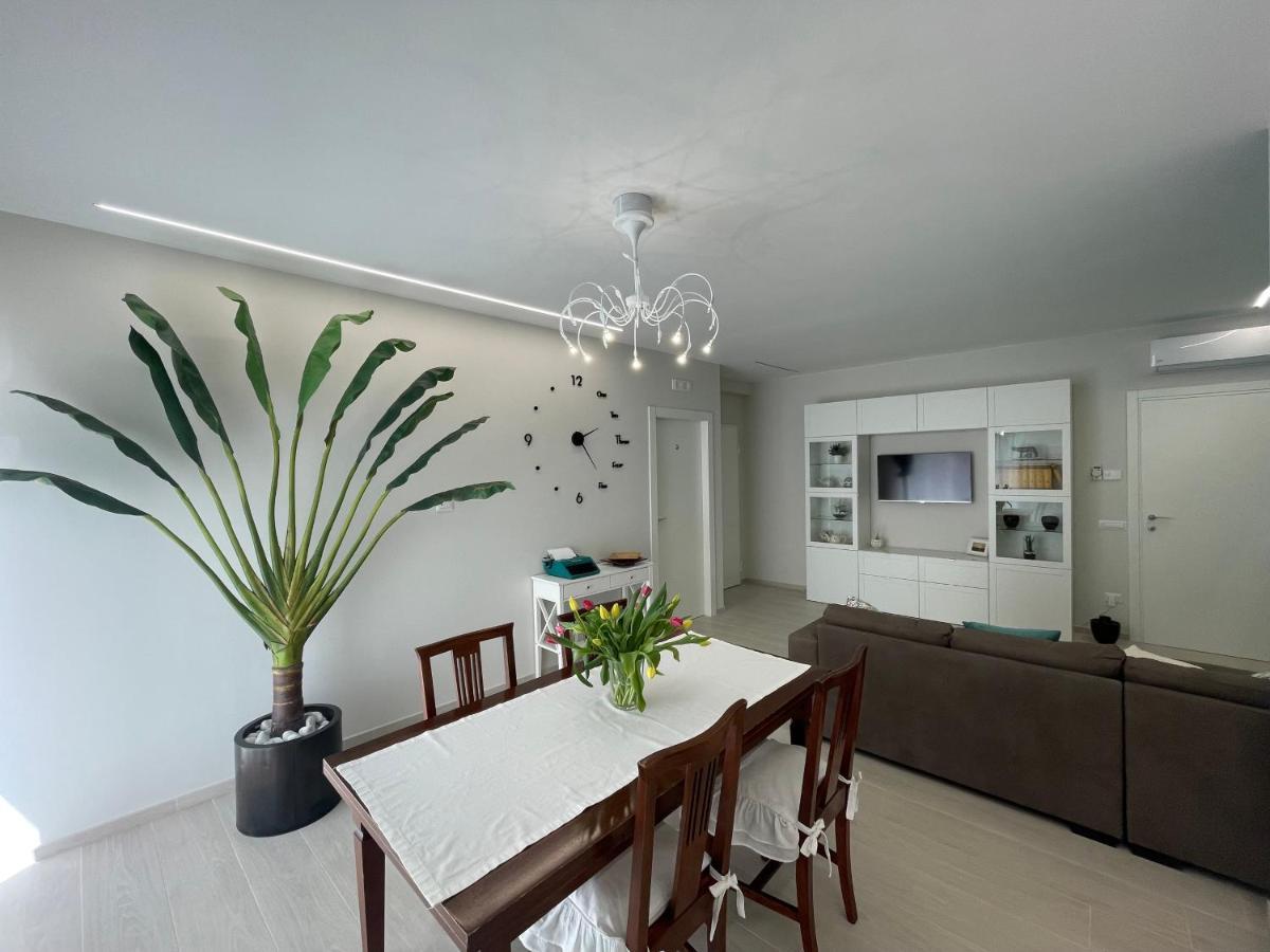 Otium Rooms / Camere E Appartamenti Morrovalle Exteriör bild
