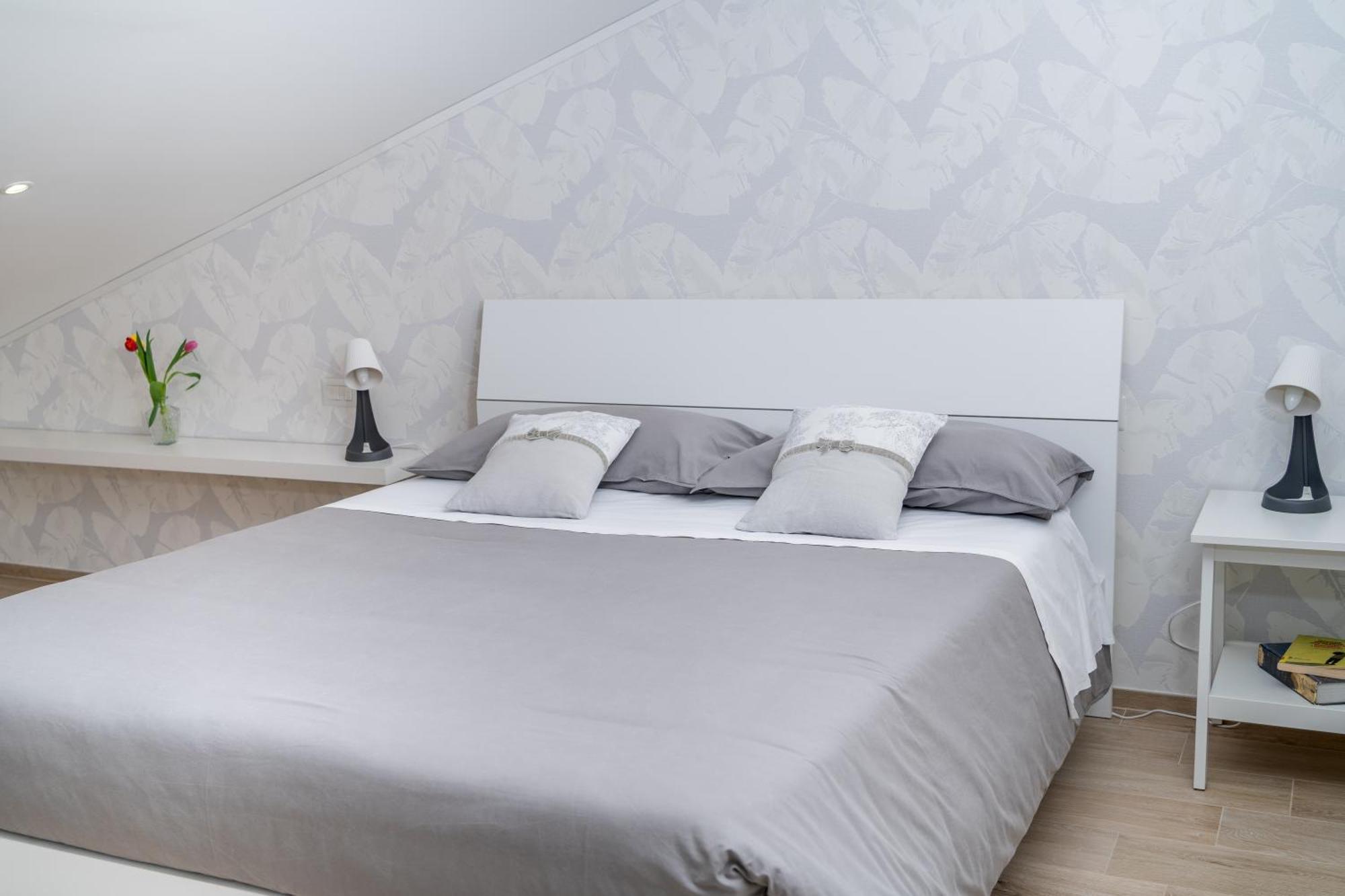 Otium Rooms / Camere E Appartamenti Morrovalle Exteriör bild